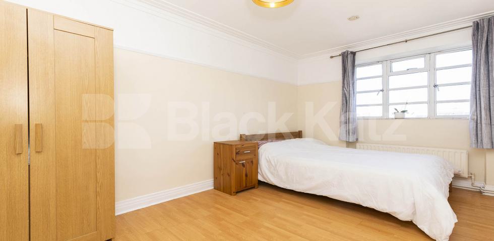 Spacious modern one bed mins to Tube Shops & Regents Park Mornington Crescent , Camden